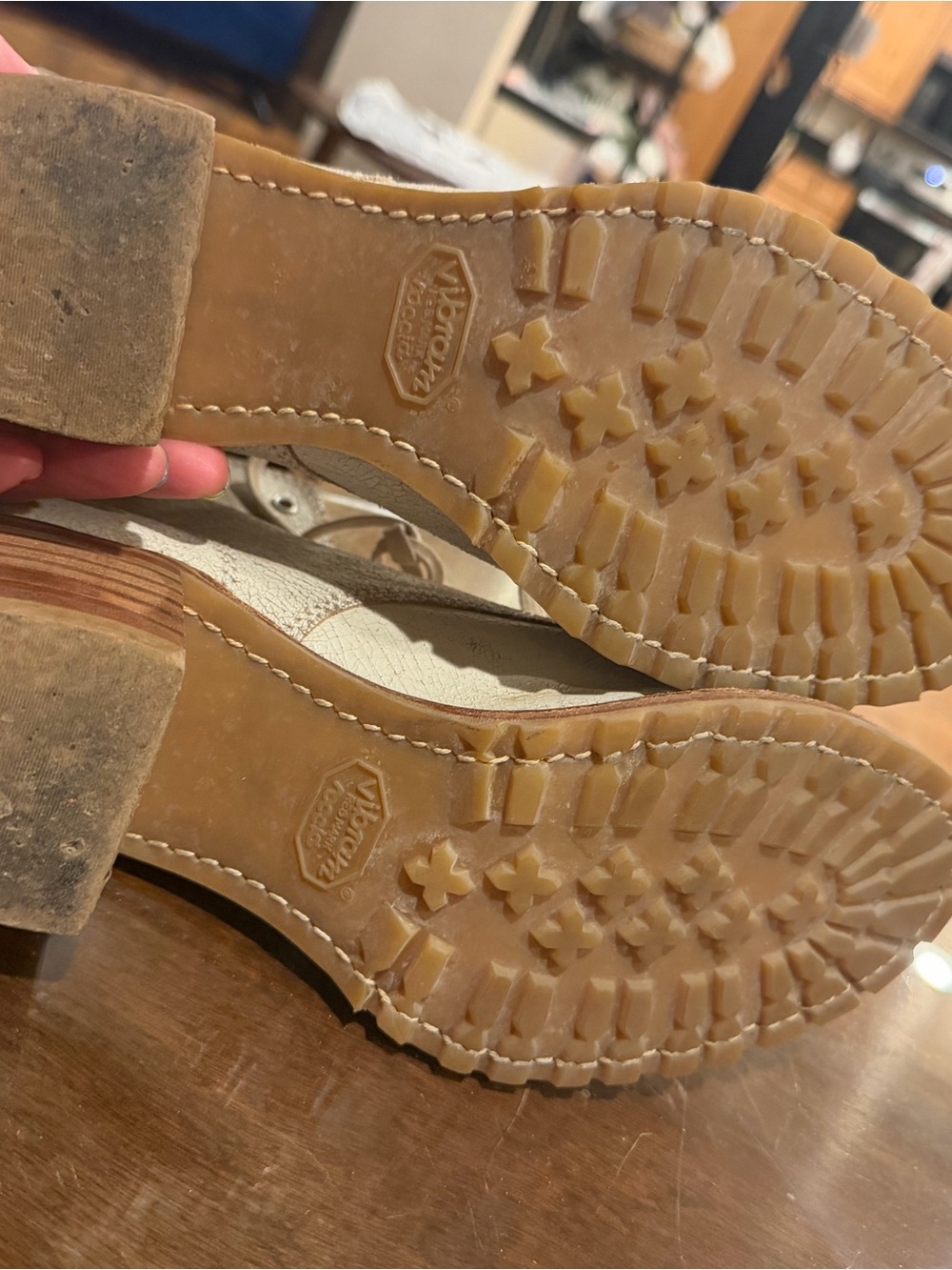 EUC Frye Women's Lace-Up Leather Ankle Boots in Cream Size 10 - Picture 3 of 7